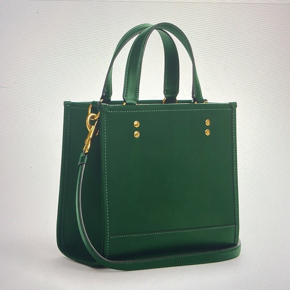 🛷 DISNEY X COACH DEMPSEY TOTE 22  AND CORNER ZIP WRISTLET WITH SLED MOTIF 🛷 - Picture 10 of 16